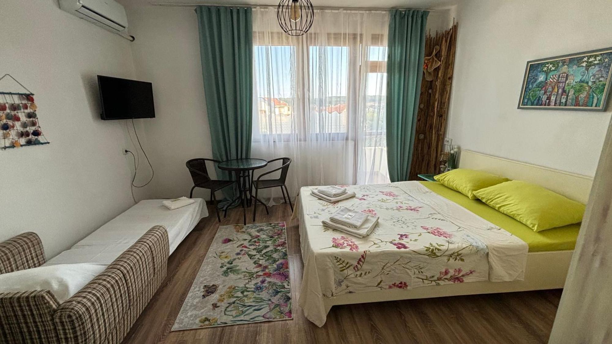 Guest House Hei Taka โซโซโปล ภายนอก รูปภาพ